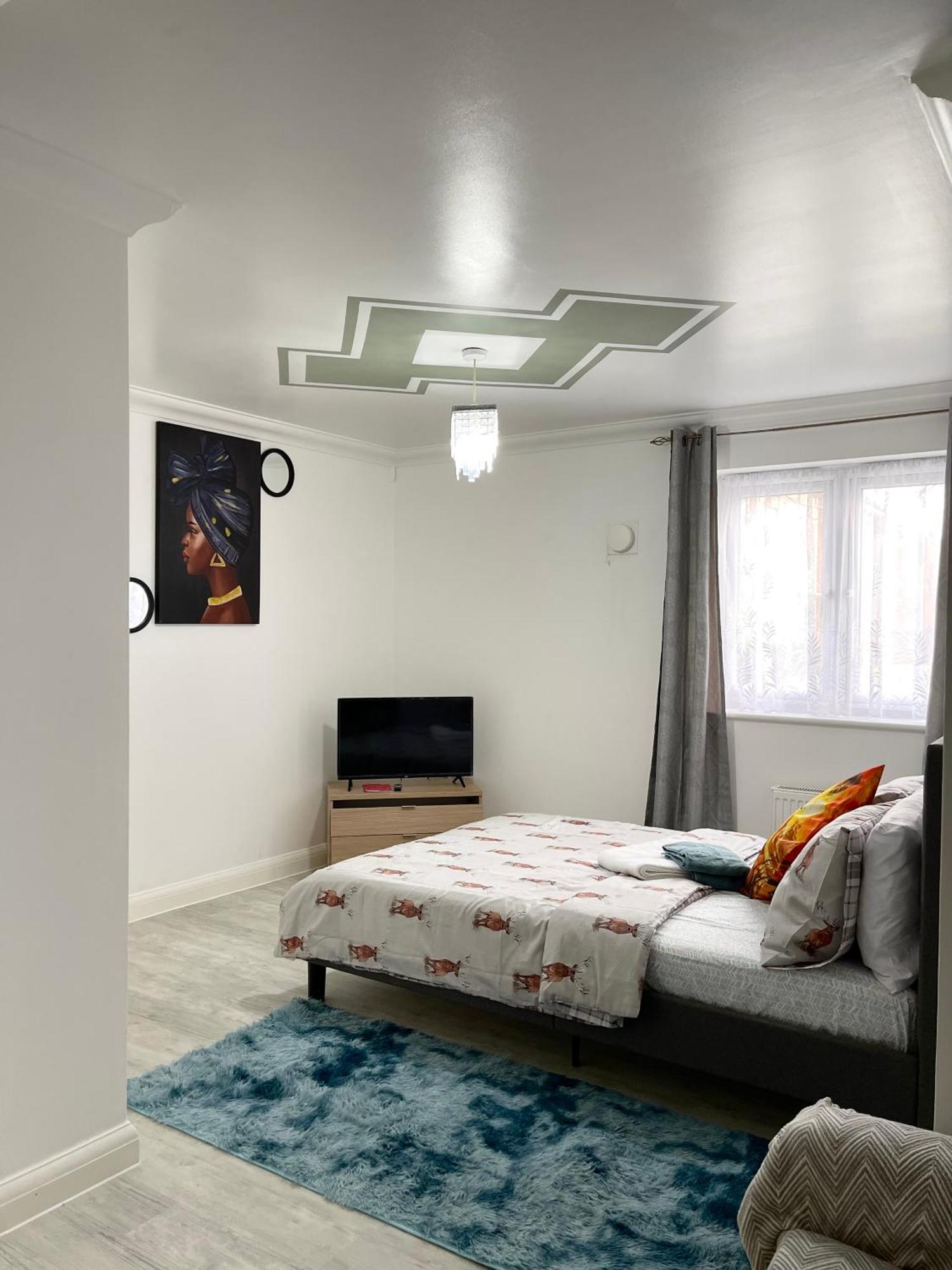 Stanton - Impeccable And Stylish 2 Bedroom Dagenham Bagian luar foto