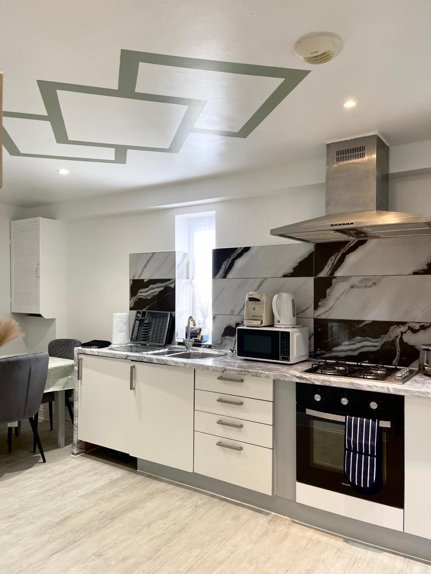 Stanton - Impeccable And Stylish 2 Bedroom Dagenham Bagian luar foto